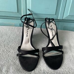 Nina Black Strappy satin Women's heels sz 7.5